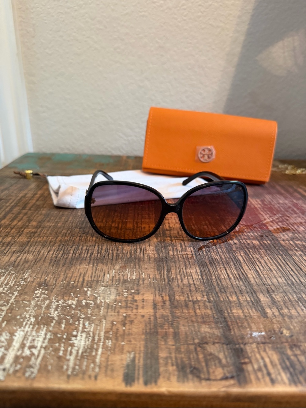 Tory Burch TY7026 Black Oversized Sunglasses Gradient Lens Case Pouch